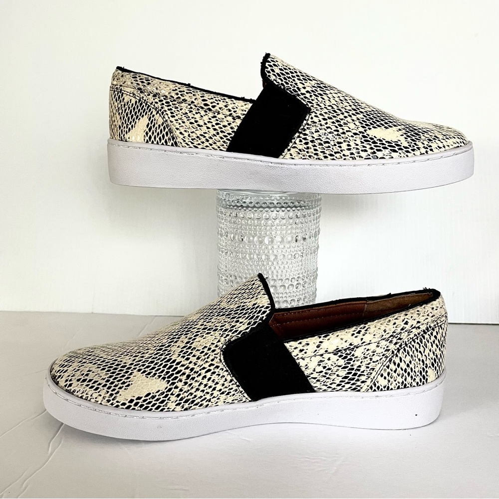 Vionic Womens Demetra Leather Slip On Sneaker Shoe White Black Round Toe Size 7